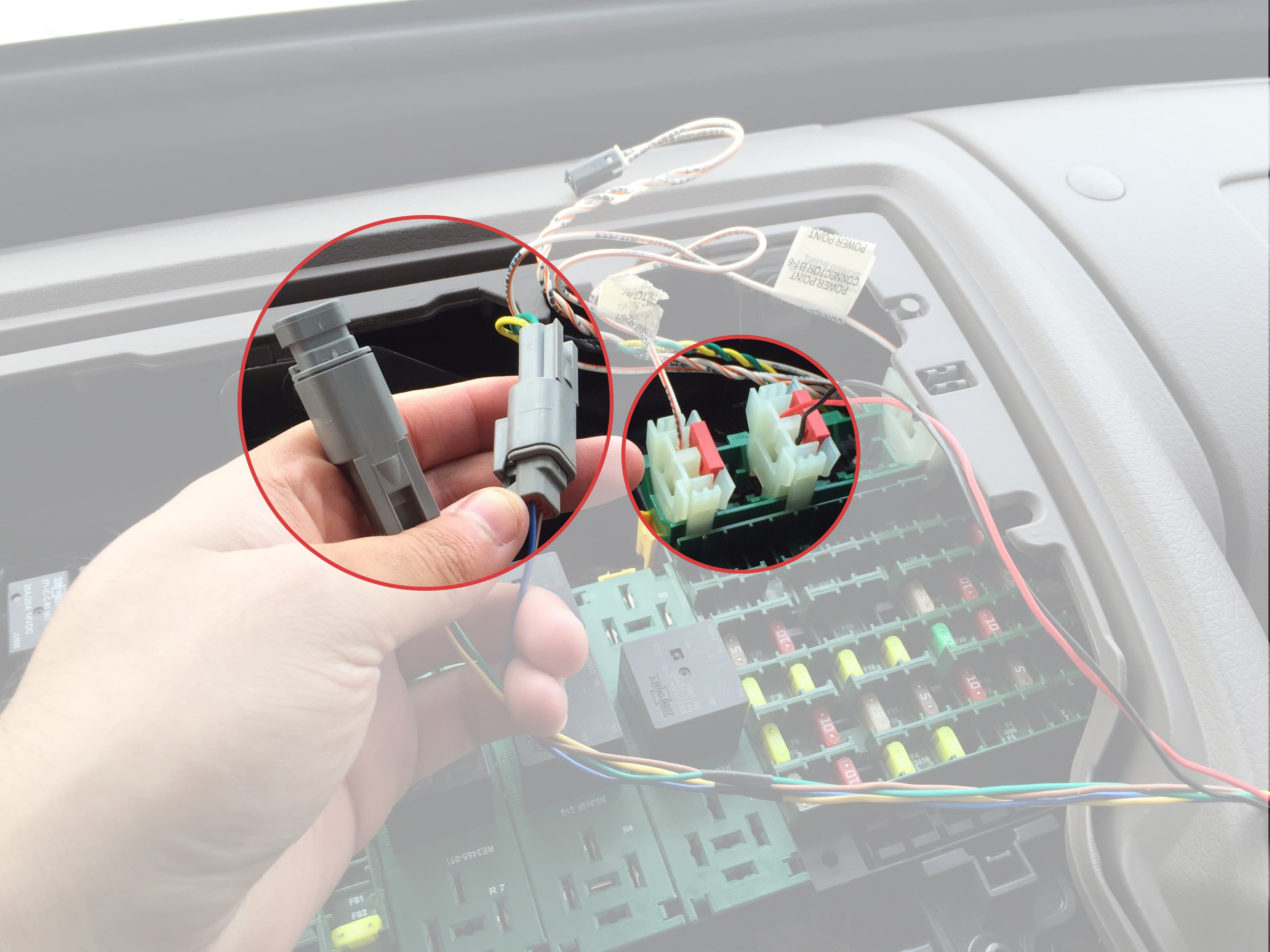 How_to_install_the_Vehicle_Gateway_in_Volvo_Truck_-_Model_Year_2013_-_20180-07.jpg