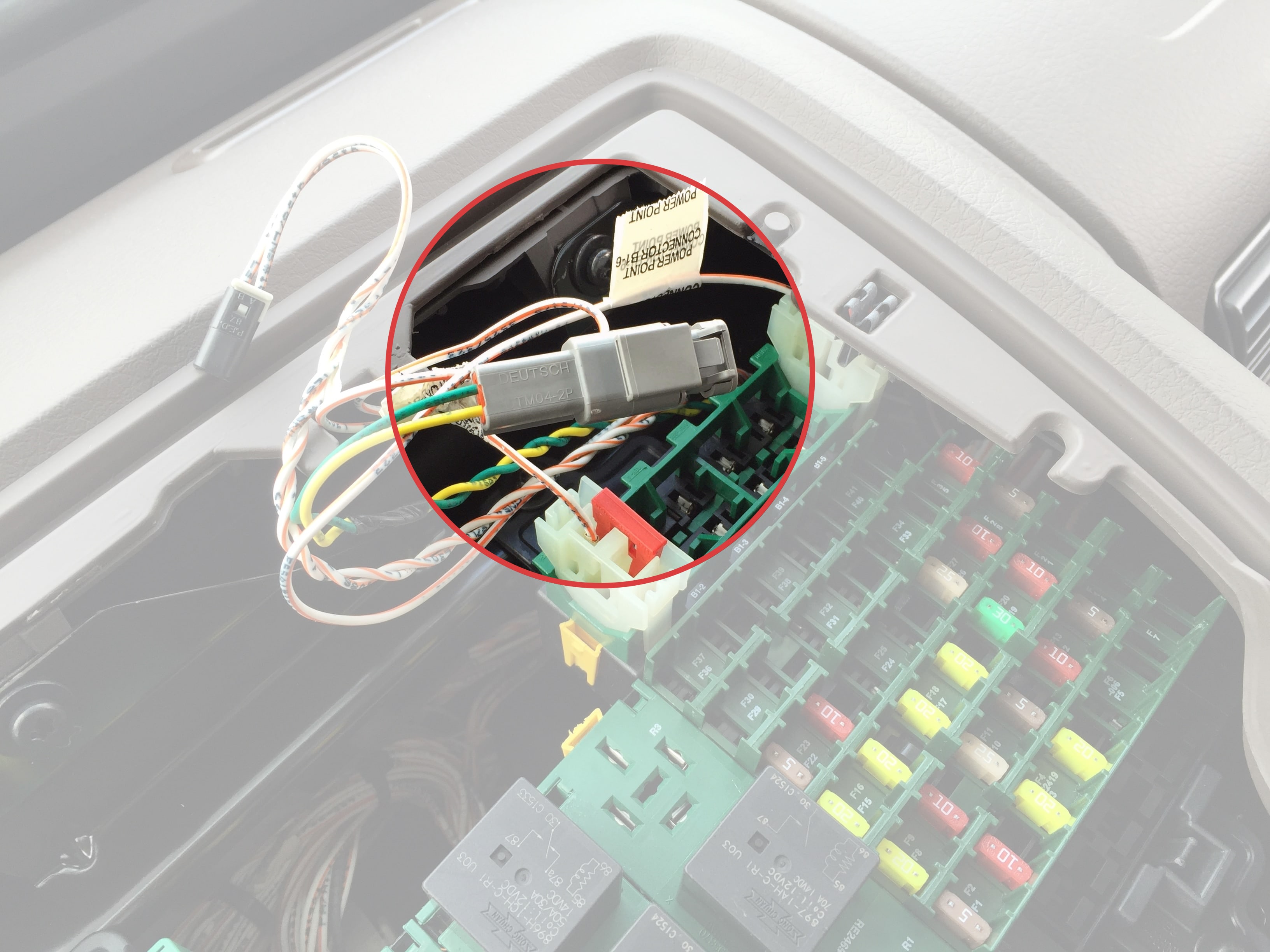How_to_install_the_Vehicle_Gateway_in_Volvo_Truck_-_Model_Year_2013_-_20180-04.jpg