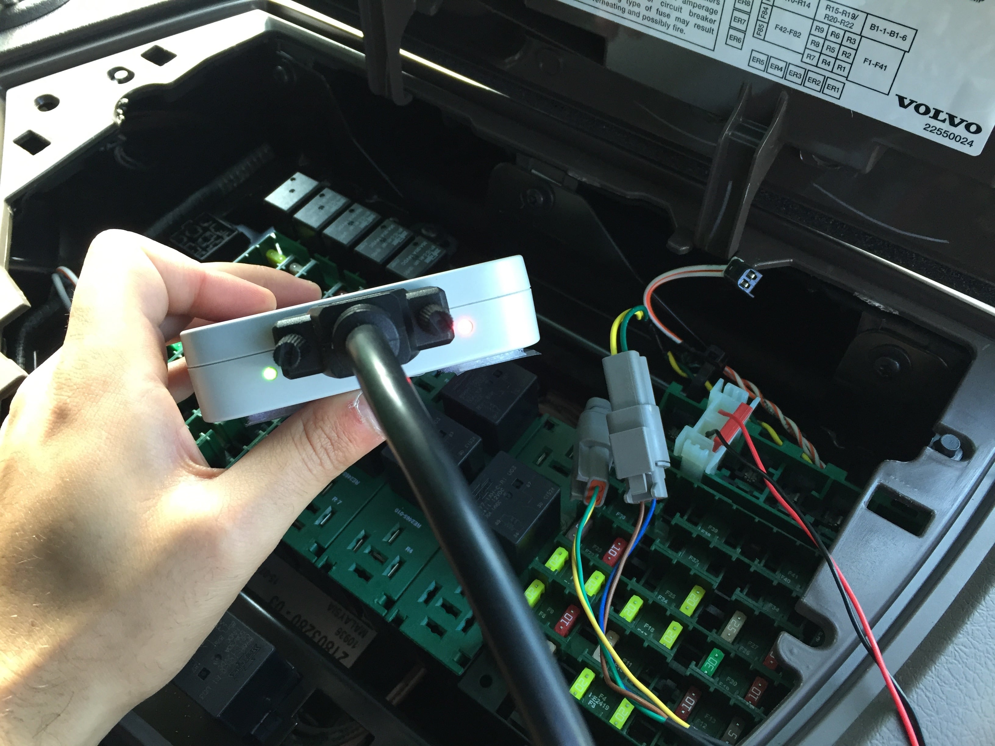 How_to_install_the_Vehicle_Gateway_in_Volvo_Truck_-_Model_Year_2013_-_20180-08.jpg